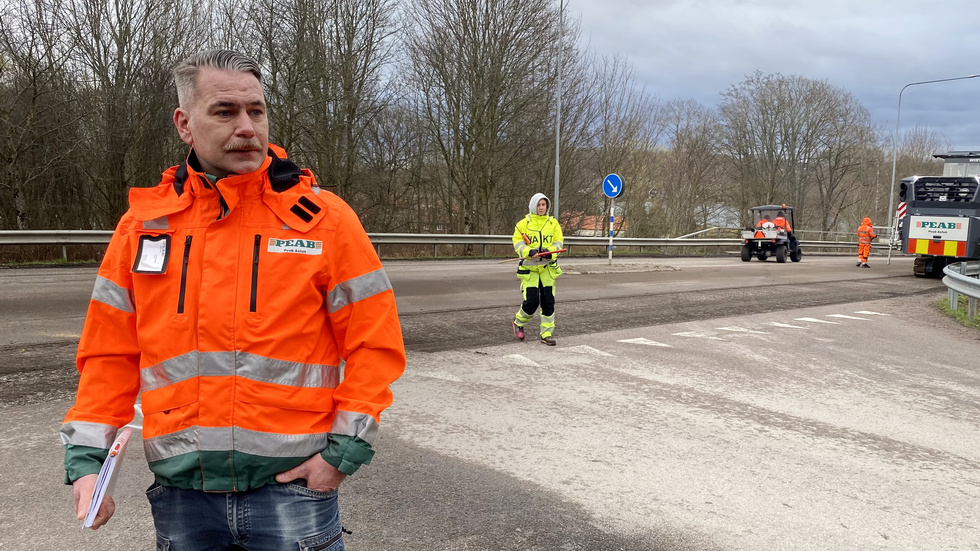 Fredrik Kraft, Peab, var på plats på Charlottenborgsvägen under onsdagsmorgonen när underhållsarbetet startade.
