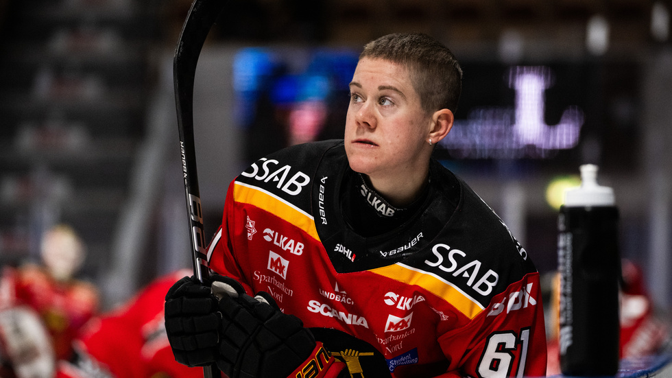 "Jag är tacksam och glad över att ha fått representera den förening som har gått i bräschen för svensk damhockey", säger Lisa Johansson.