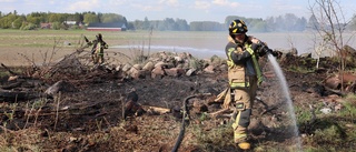 Larm om gräsbrand nära hamnen i Råneå