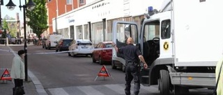 Stora avspärrningar efter bomblarm i city