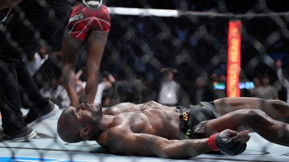 Försvarande mästaren Kamaru Usman sänktes av Leon Edwards i den sista ronden.