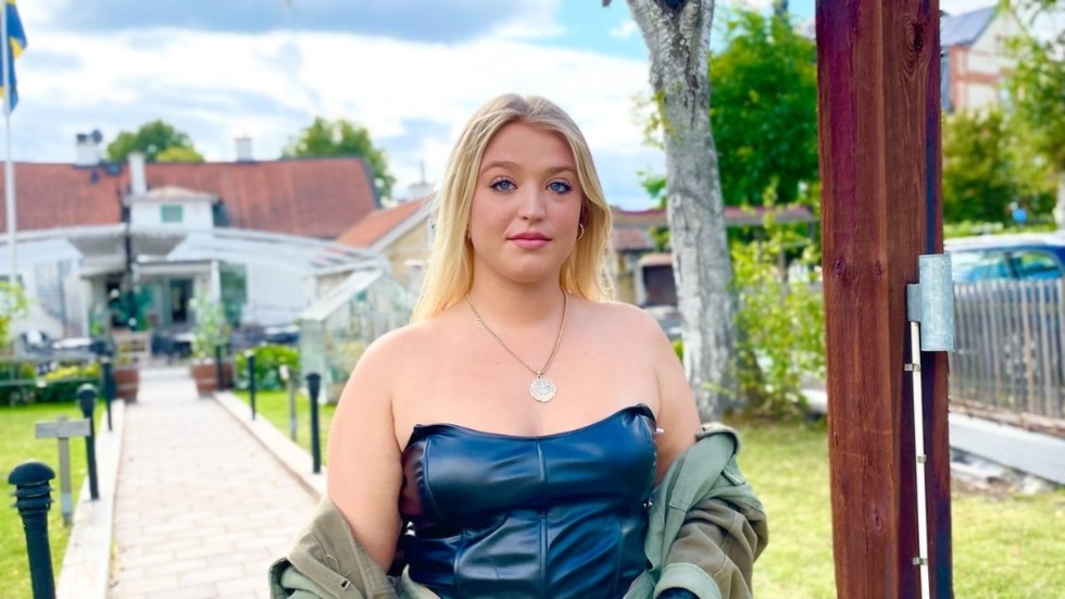 Tindra Andersson Gudjonsson, från Söderköping, har alltid drömt om att bli artist. Som liten framträdde hon ofta för familj och vänner.