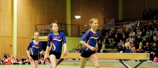 Gymnaster drog fullt hus