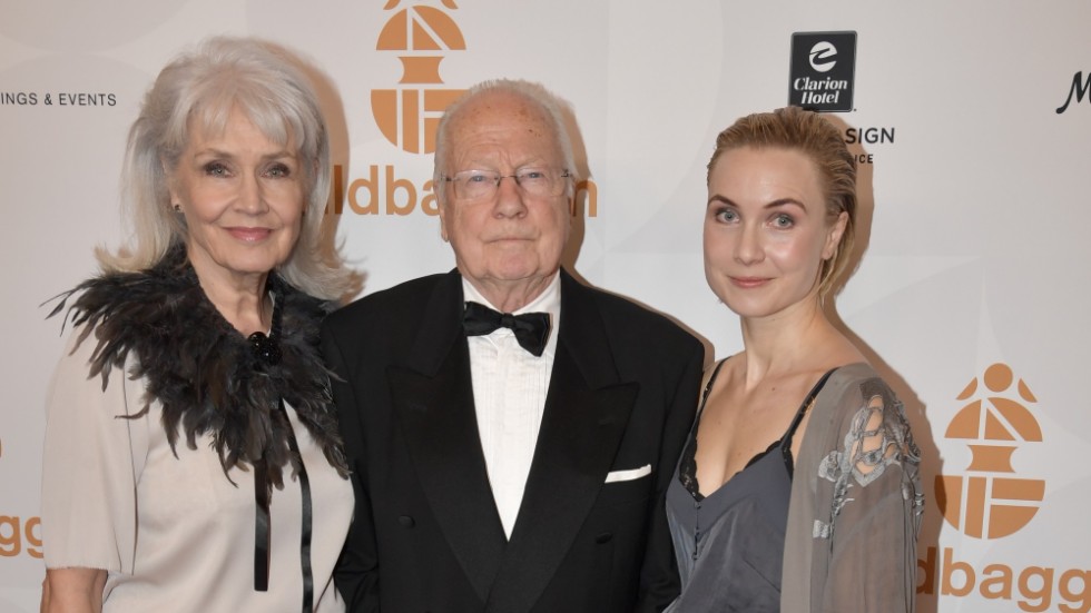 Ingvar Hirdwall med sin fru Marika Lindström, till vänster, och dottern Agnes Hirdwall till höger. Bild från Guldbaggegalan 2019.