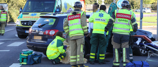 Två förda till sjukhus efter taxikrock