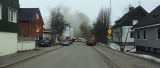 Kraftig brand i Coop hotade bostadshus