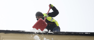 Efter snösmockan: Snö hotar taken