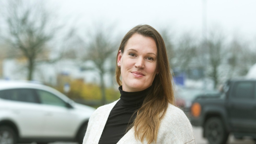 Malin Karlsson (SD) uppmanar de ansvariga för Nyköpings högstadium att fundera på om de kan sitta kvar.