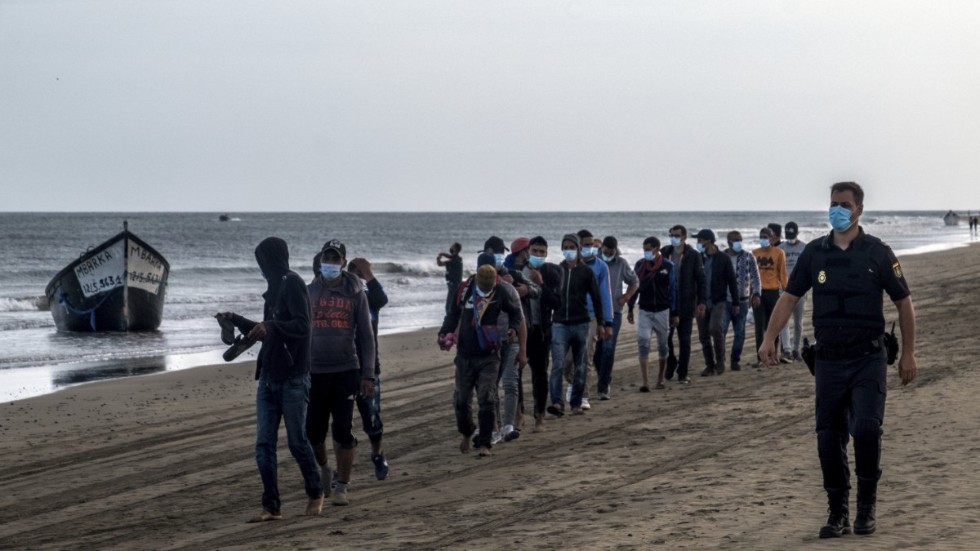 Allt fler migranter försöker nu ta sig till Kanarieöarna. På bilden migranter från Marocko som anlände tidigare i oktober. Arkivbild.
