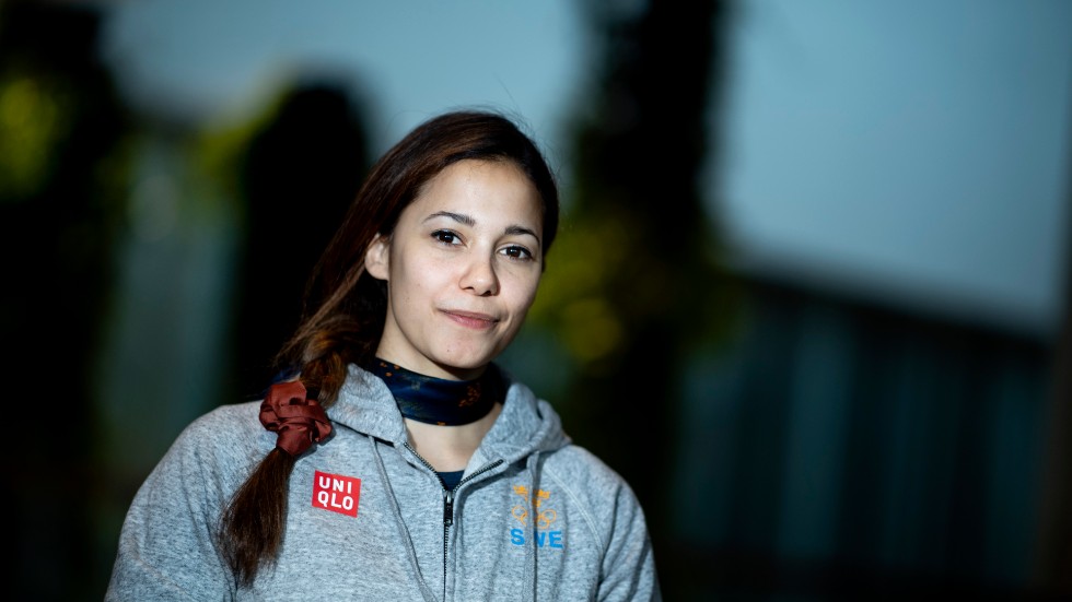 Angelica Bengtsson kombinerar i sommar friidrottstävlingar med jobb på Postnord och Svenska Spel.