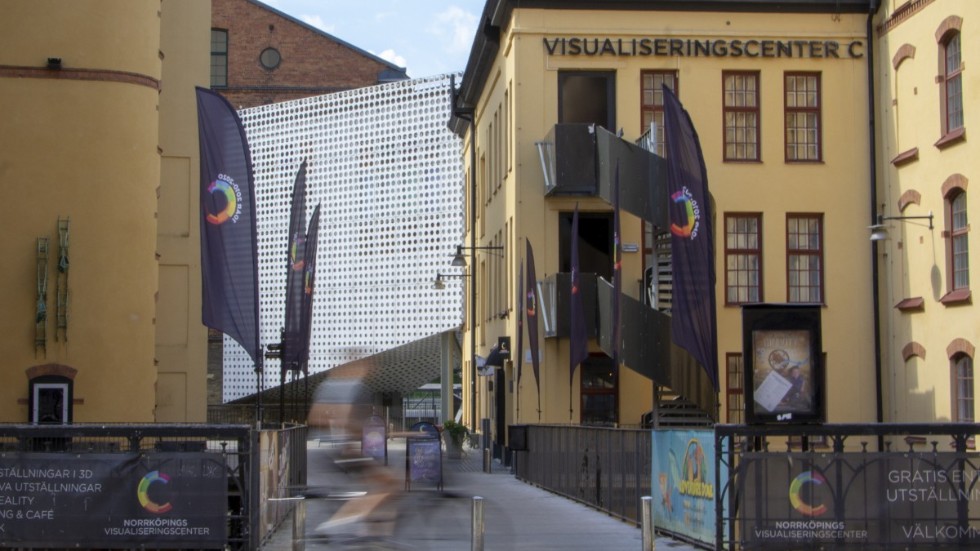 Visualiseringscenter C är ett av de kommunala bolagen som ska ses över. "Det finns inget besparingssyfte, men visst kan det få den effekten om man bli effektivare", säger Göran Lindgren, tf vd på Rådhus AB.