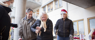 Julmarknad på Pjäsen – "Kul att få glädja de gamla"