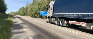 Lastbil läckte olja i flera kilometer i Katrineholm