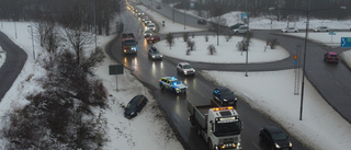 Lastbil och personbil krockade på Gamla Övägen