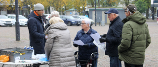 "Det är ett litet försök att få ut ensamma människor"