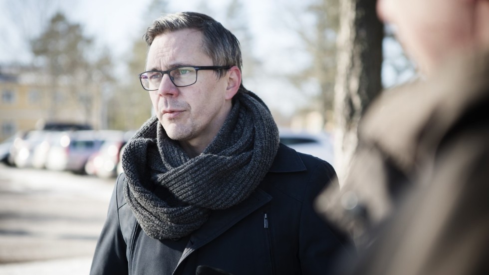 "Vi måste jobba med både upplevd otrygghet och faktiskt brottslighet, det är en del av överenskommelsen", säger Johan Söderberg (S), kommunstyrelsens ordförande. 