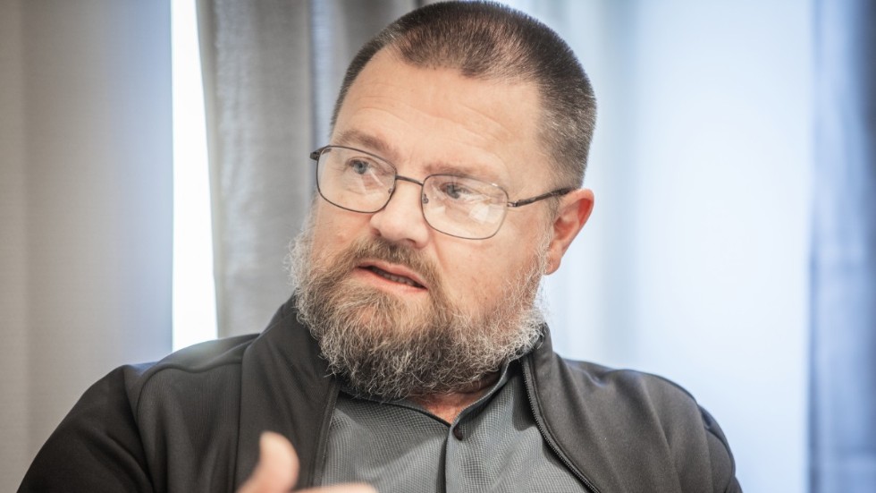 Jyrki Vainio, chef för regionens kollektivtrafikenhet, säger att färdtjänsten i stort fungerar bra på Gotland, trots att antalet klagomål ökat kraftigt. 