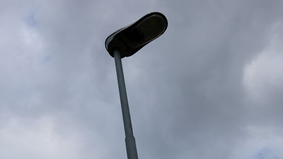 Gatubelysningen på en del av Söderleden är släckt med anledning av ett pågående arbete.