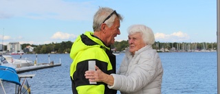 Äventyrlig färd hem från Portugal med segelbåten till Västervik • Blev bestulen på både pengar och kreditkort • Styrningen gick sönder