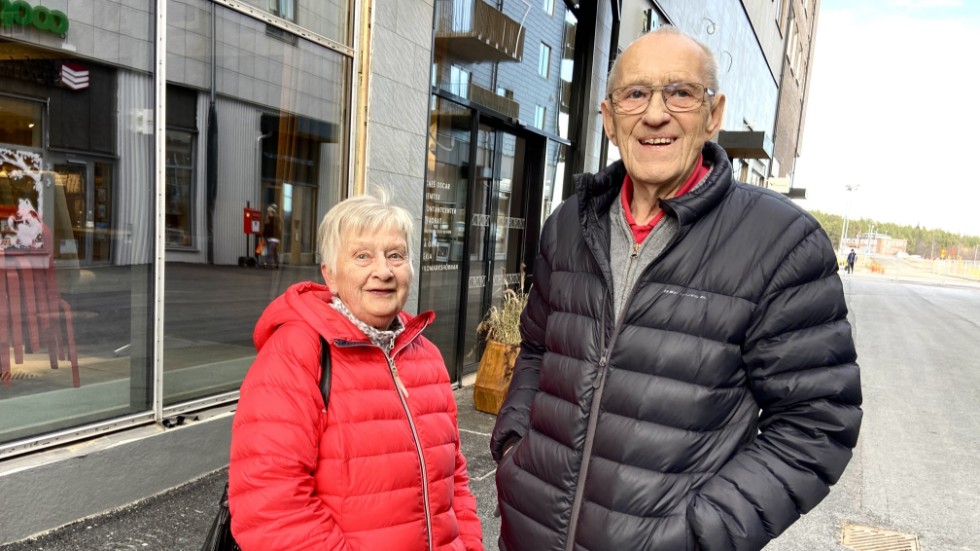 Inga-Lill Gardeberg och Ulf Lundmark åker till nya centrumet då och då för att vänja sig. "Kiruna har blivit som en storstad söderut", säger Inga-Lill Gardeberg