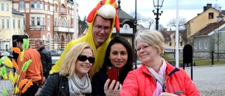 Påskkyckling gladde på torg