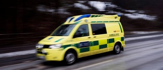 Ambulans slog larm till polisen