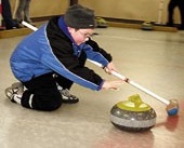 <I>Norrköping runt:</I>
Det kanske ser lätt ut på tv
? men curling är en knepig sport