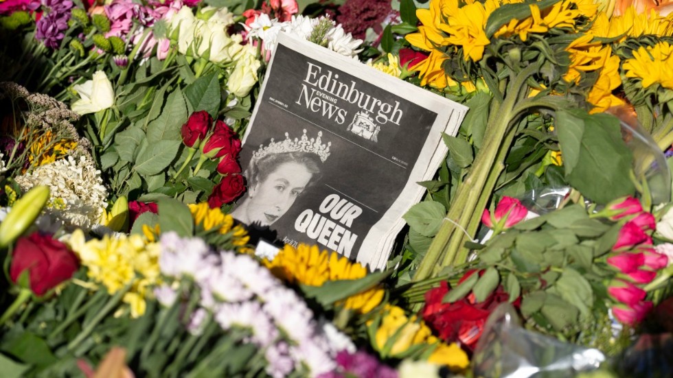 Hyllning till drottning Elizabeth i Edinburgh.