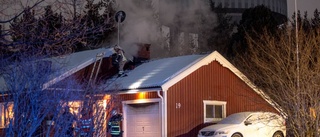 Garage i flammor i Munksund