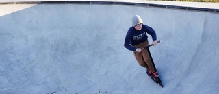 Äntligen får Casper rulla i skateparken