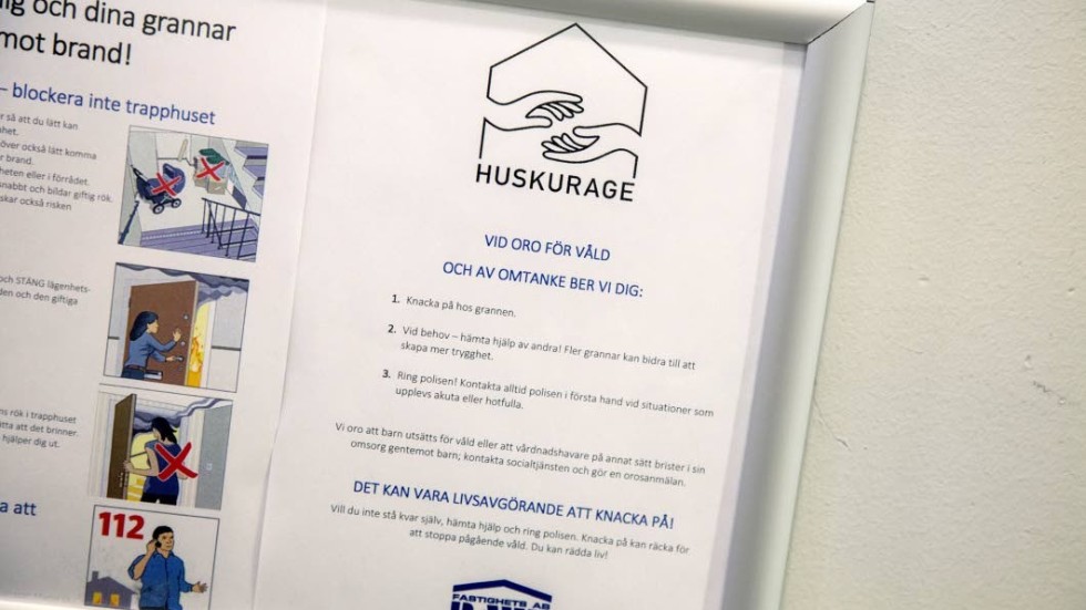 Informationen återfinns i hyresvärdens trappuppgångar tillsammans med andra viktiga uppgifter.