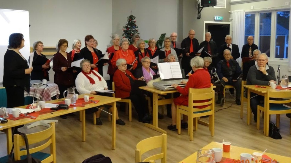 Kören Nya röster underhöll och framförde flera vackra julsånger.