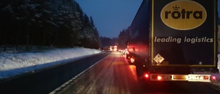 Trafiken släpps på efter olycka