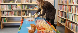 En pärlande vernissage på biblioteket