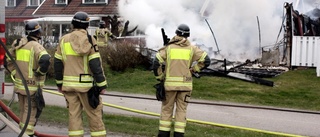 Kraftig brand i garagelänga