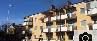 Två skadade efter lägenhetsbrand