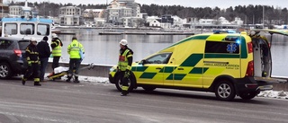 En person förd till sjukhus efter trafikolycka