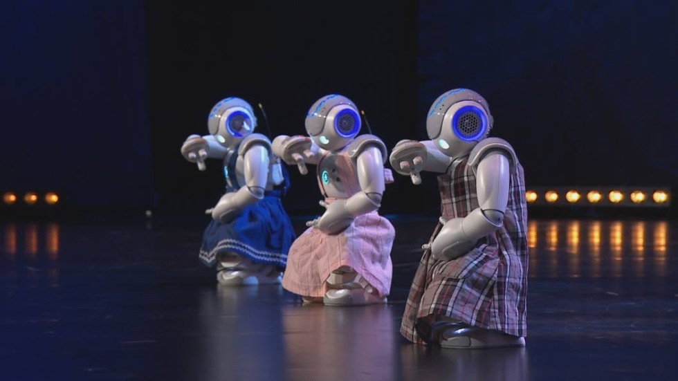 Trio. Robotarna Ariel, Elsa och Merida har tagit sig vidare till semifinal i "Talang".