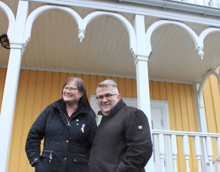 Snickarglädje. Eva och Jan hade inledningsvis olika uppfattningar om de skulle köpa huset eller inte.