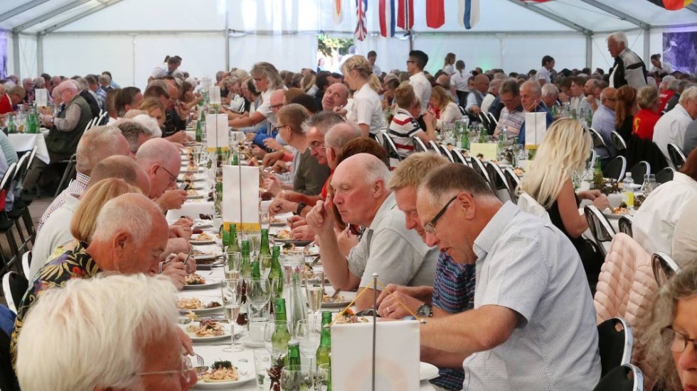 Det vankades trerätters middag i festtältet när rallytävlingen var över.