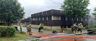 Brand i garage – flera bilar förstörda