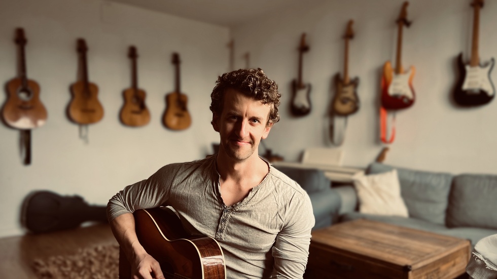 Martin Lönegren ser sig som en ganska melankolisk person som kan bli väldigt rörd av musik och gråter inte sällan till musikaliska upplevelser. 