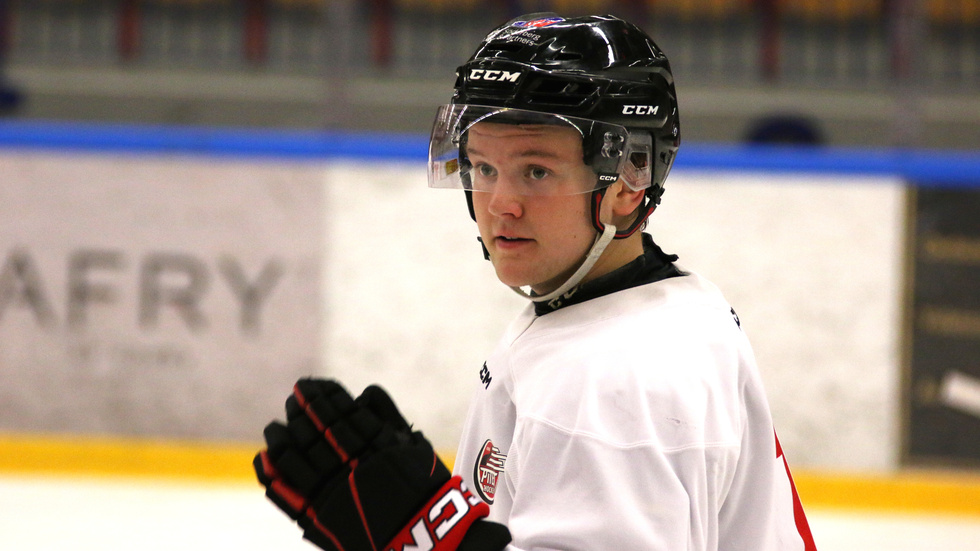 Linus Lindmark ser chansen att ta en större roll i Piteå Hockey i vinter. "Jag känner väl att det är dags att ta nästa kliv", säger 19-åringen från Älvsbyn.