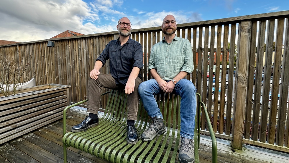 På kontorshotellet D11:s terass hopar sig molnen, men inte för Filip och Fredrik Bentzer och deras företag Accelerando technologies AB.
