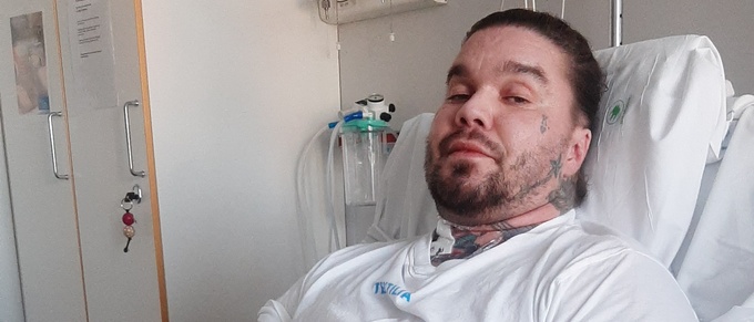 Patrik, 36, blev opererad till slut – efter 4 veckor på sjukhus