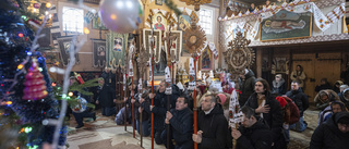 I Ukrainas kyrkor hölls julgudstjänster under raketbeskjutning.