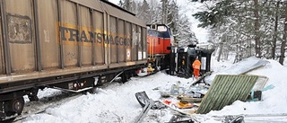 Lastbil krockade med tåg