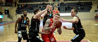 Uppsala Basket stormar mot semifinal