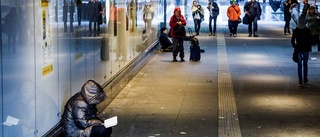 Hemlösa portas från Resecentrum i vinter