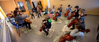 Unga spelar klassik musik